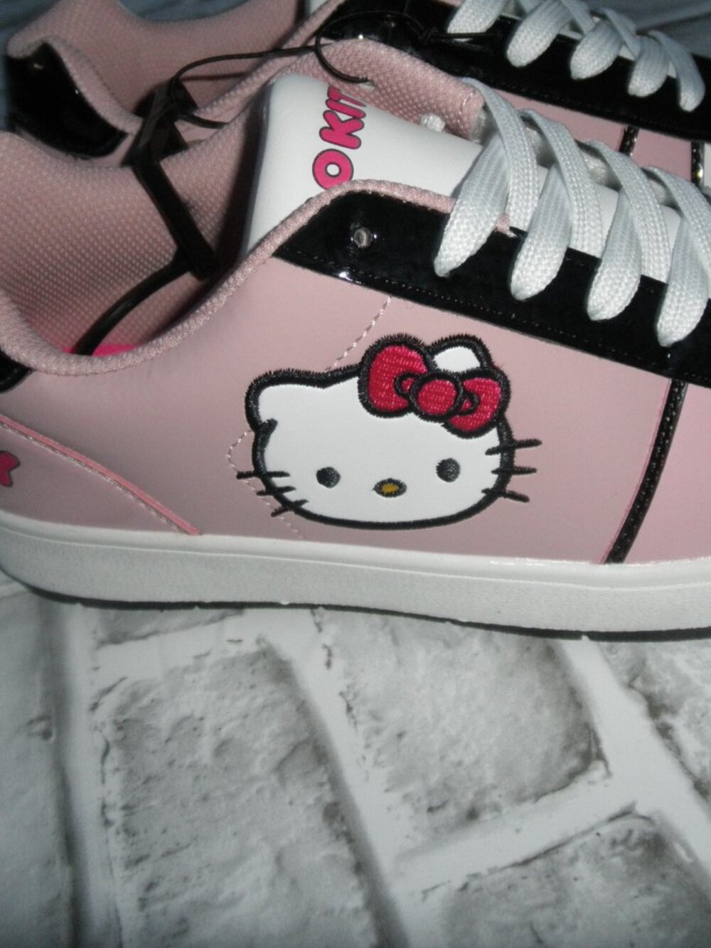 NEW by SANRIO, HELLO KITTY COURT SNEAKERS, PINK WOMEN'S SIZE 11 MEDIUM